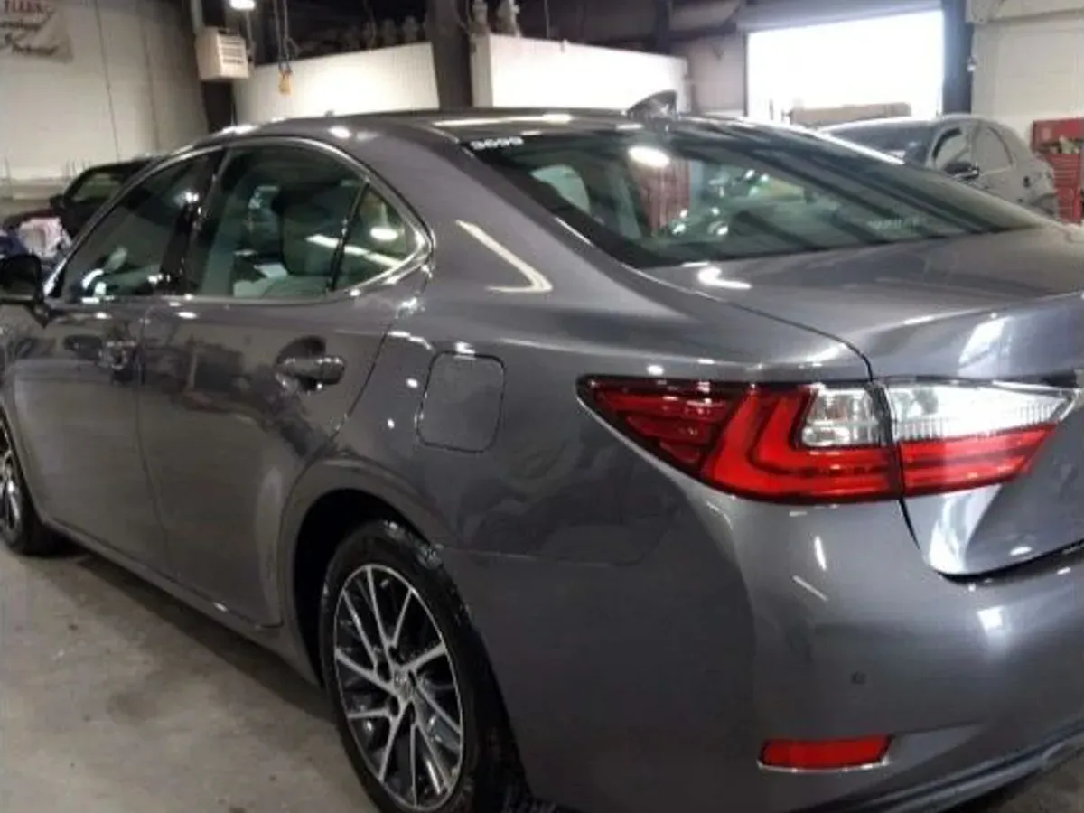 The same Lexus ES after repair at F1 Collision, Van Nuys